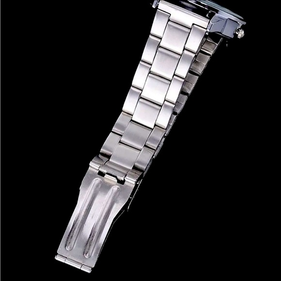 Hello Kitty! Adorable Watch!!! Metallic band! - Picture 4 of 6